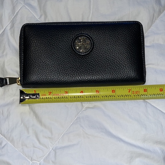 NWOT Tory Burch women’s zippered wallet black & gold - Picture 4 of 13